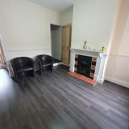 2 Bedroom House - Hopefield Road Лестер Экстерьер фото