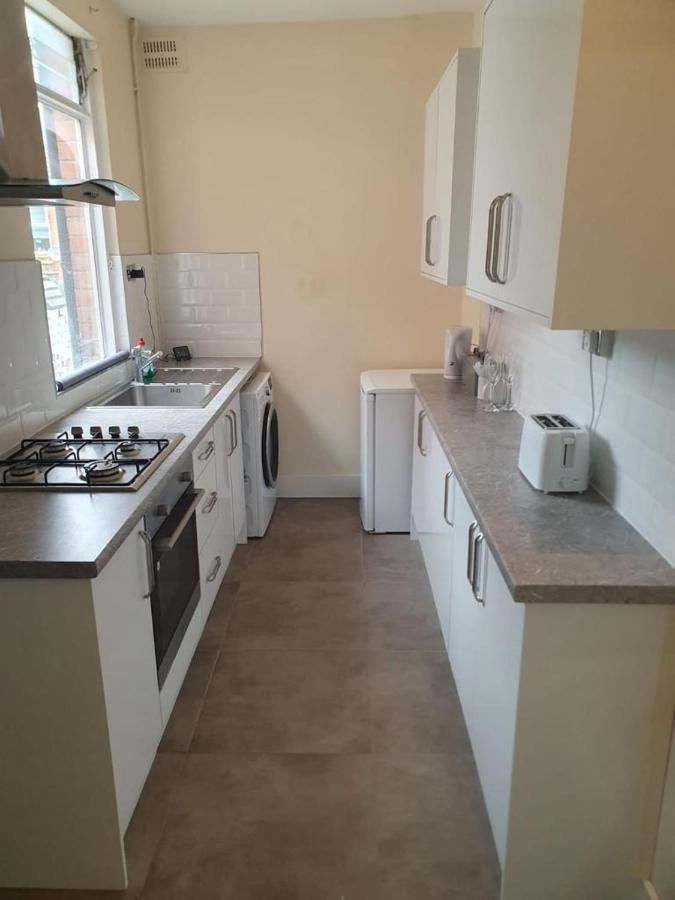 2 Bedroom House - Hopefield Road Лестер Экстерьер фото