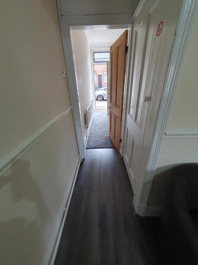 2 Bedroom House - Hopefield Road Лестер Экстерьер фото